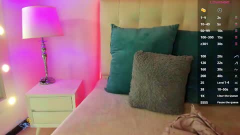 Snapshot of _sasha_miller_ chatting on 05-21-26, 12:01 Sasha online show from 05-21-26, 12:01