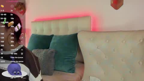 Snapshot of _sasha_miller_ chatting on 05-27-26, 12:35 Sasha online show from 05-27-26, 12:35