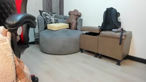 Snapshot of _selene_red chatting on 06-11-26, 01:49 Selene online show from 06-11-26, 01:49