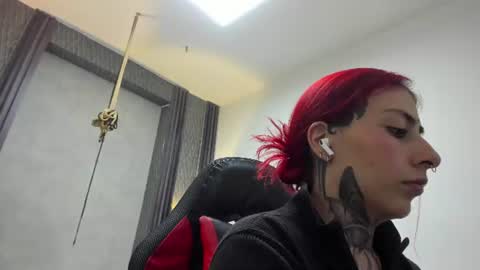 Snapshot of _selene_red chatting on 06-15-26, 01:41 Selene online show from 06-15-26, 01:41