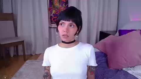 Snapshot of _sensualkitten_ chatting on 03-17-26, 12:26 Laura online show from 03-17-26, 12:26