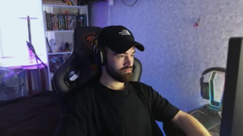 Snapshot of _serious_man chatting on 09-20-25, 09:21 Ask me online show from 09-20-25, 09:21