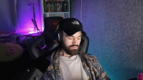 Snapshot of _serious_man chatting on 09-29-25, 11:53 Ask me online show from 09-29-25, 11:53