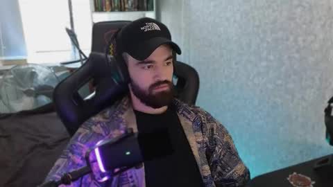 Snapshot of _serious_man chatting on 09-30-25, 12:21 Ask me online show from 09-30-25, 12:21