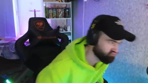 Snapshot of _serious_man chatting on 10-03-25, 03:09 Ask me online show from 10-03-25, 03:09