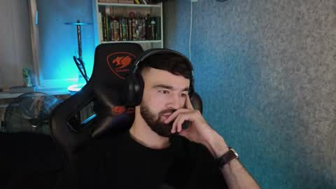 Snapshot of _serious_man chatting on 10-06-25, 11:35 Ask me online show from 10-06-25, 11:35