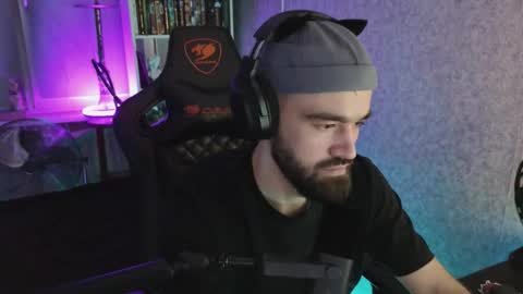 Snapshot of _serious_man chatting on 10-09-25, 12:41 Ask me online show from 10-09-25, 12:41