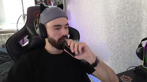 Snapshot of _serious_man chatting on 10-18-25, 09:10 Ask me online show from 10-18-25, 09:10