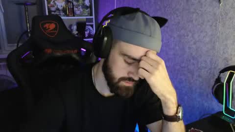 Snapshot of _serious_man chatting on 10-22-25, 09:03 Ask me online show from 10-22-25, 09:03