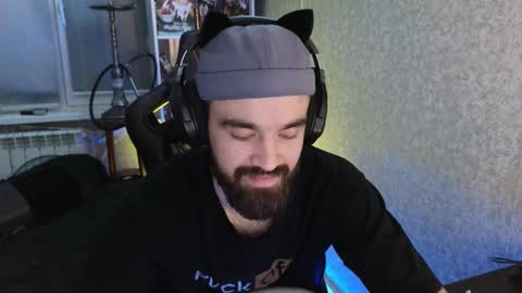 Snapshot of _serious_man chatting on 10-28-25, 09:06 Ask me online show from 10-28-25, 09:06