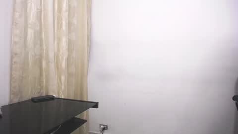 Juan Pablo-independent model online show from 02-25-25, 01:20