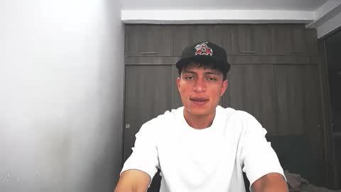 Juan Pablo-independent model online show from 02-18-26, 01:01