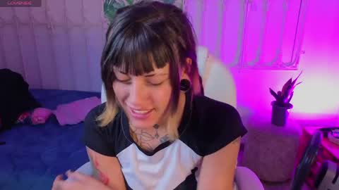Snapshot of _sharlotte777 chatting on 05-14-26, 01:51 _sharlotte777 online show from 05-14-26, 01:51