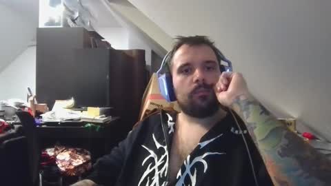 _smiley_bear27 online show from 10-29-25, 11:56