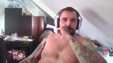 _smiley_bear27 online show from 11-04-25, 01:38