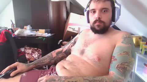 _smiley_bear27 online show from 11-06-25, 04:13