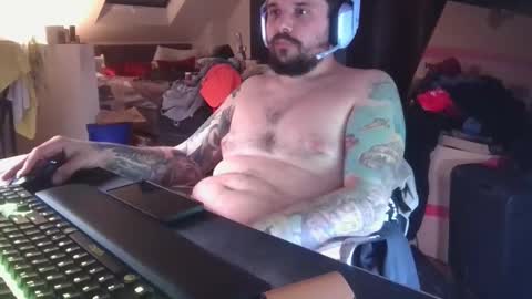 _smiley_bear27 online show from 12-03-25, 09:29