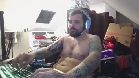 _smiley_bear27 online show from 12-05-25, 10:02