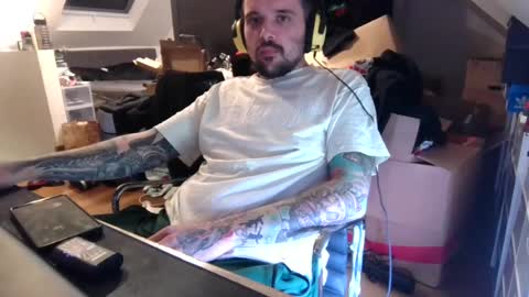 Snapshot of _smiley_bear27 chatting on 08-08-26, 10:28 _smiley_bear27 online show from 08-08-26, 10:28