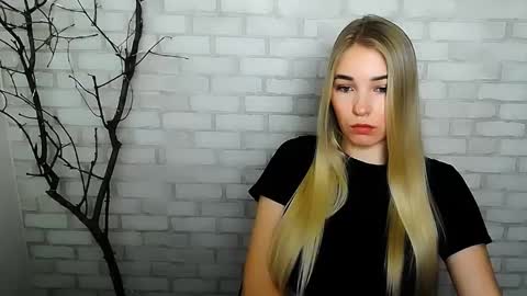 Snapshot of _snow_queen__ chatting on 12-15-24, 02:05 Rachel online show from 12-15-24, 02:05