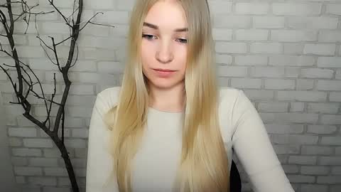 Snapshot of _snow_queen__ chatting on 12-20-24, 04:57 Rachel online show from 12-20-24, 04:57