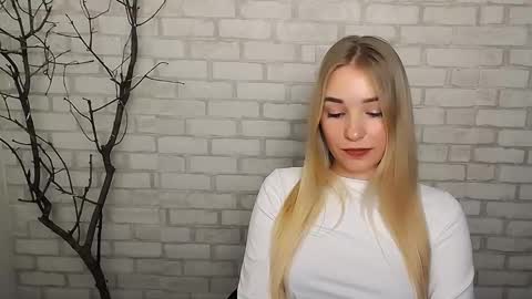 Snapshot of _snow_queen__ chatting on 12-21-24, 10:39 Rachel online show from 12-21-24, 10:39