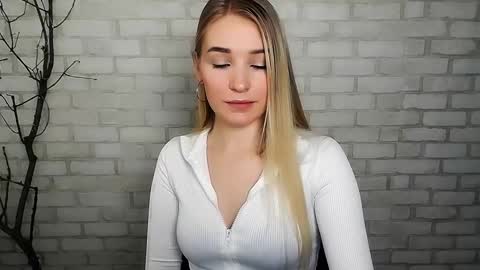 Snapshot of _snow_queen__ chatting on 12-27-24, 04:54 Rachel online show from 12-27-24, 04:54