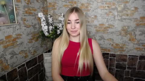 Snapshot of _snow_queen__ chatting on 12-30-24, 02:08 Rachel online show from 12-30-24, 02:08