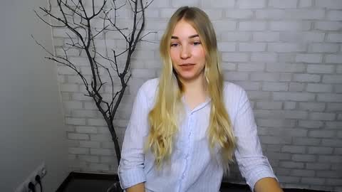 Snapshot of _snow_queen__ chatting on 01-04-25, 09:21 Rachel online show from 01-04-25, 09:21