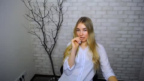 Snapshot of _snow_queen__ chatting on 01-04-25, 12:27 Rachel online show from 01-04-25, 12:27