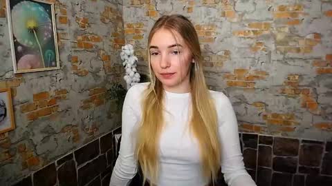 Snapshot of _snow_queen__ chatting on 01-06-25, 02:14 Rachel online show from 01-06-25, 02:14