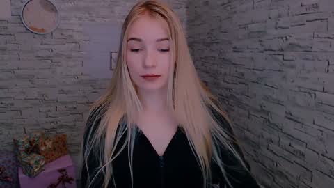 Snapshot of _snow_queen__ chatting on 01-08-25, 02:03 Rachel online show from 01-08-25, 02:03