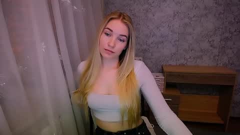 Snapshot of _snow_queen__ chatting on 01-14-25, 01:17 Rachel online show from 01-14-25, 01:17