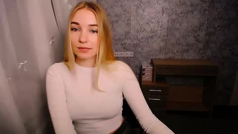 Snapshot of _snow_queen__ chatting on 01-28-25, 10:02 Rachel online show from 01-28-25, 10:02