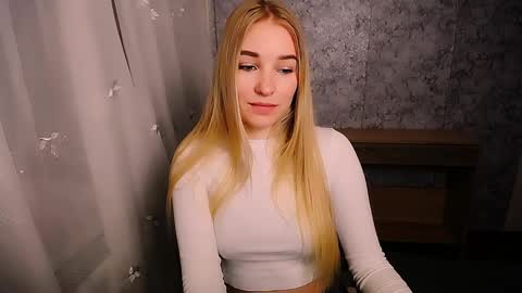 Snapshot of _snow_queen__ chatting on 01-28-25, 01:05 Rachel online show from 01-28-25, 01:05