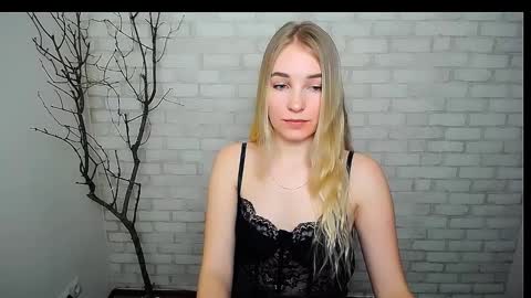 Snapshot of _snow_queen__ chatting on 02-14-25, 11:10 Rachel online show from 02-14-25, 11:10