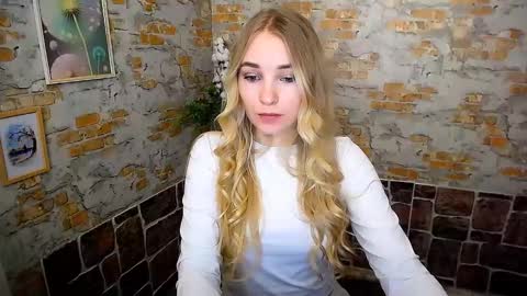 Snapshot of _snow_queen__ chatting on 02-18-25, 02:16 Rachel online show from 02-18-25, 02:16