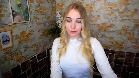 Snapshot of _snow_queen__ chatting on 02-18-25, 05:21 Rachel online show from 02-18-25, 05:21