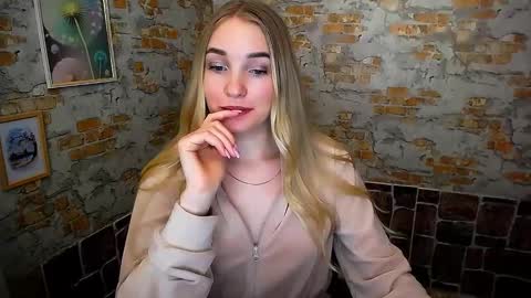 Snapshot of _snow_queen__ chatting on 02-19-25, 04:55 Rachel online show from 02-19-25, 04:55