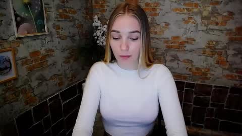 Snapshot of _snow_queen__ chatting on 03-10-25, 05:07 Rachel online show from 03-10-25, 05:07