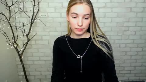 Snapshot of _snow_queen__ chatting on 03-12-25, 05:38 Rachel online show from 03-12-25, 05:38