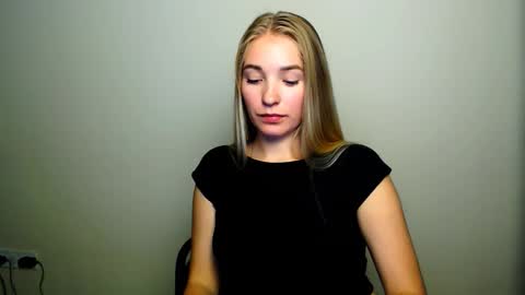 Snapshot of _snow_queen__ chatting on 10-13-25, 07:14 Rachel online show from 10-13-25, 07:14