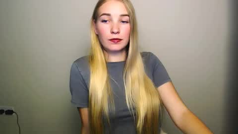 Snapshot of _snow_queen__ chatting on 10-23-25, 07:45 Rachel online show from 10-23-25, 07:45