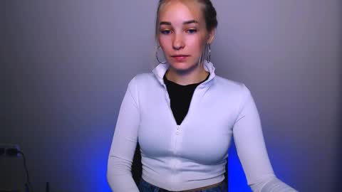 Snapshot of _snow_queen__ chatting on 10-28-25, 08:44 Rachel online show from 10-28-25, 08:44