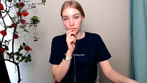 Snapshot of _snow_queen__ chatting on 03-17-26, 11:46 Rachel online show from 03-17-26, 11:46