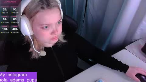 Snapshot of _sofia_adam_ chatting on 06-19-26, 06:18 pups online show from 06-19-26, 06:18