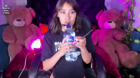 Sophie  online show from 01-06-25, 07:13