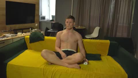 OLIVERpvt is open online show from 09-25-25, 11:58