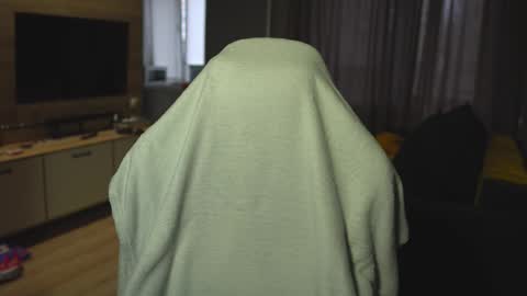 OLIVERpvt is open online show from 10-17-25, 04:37