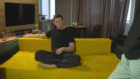 OLIVERpvt is open online show from 11-03-25, 12:06